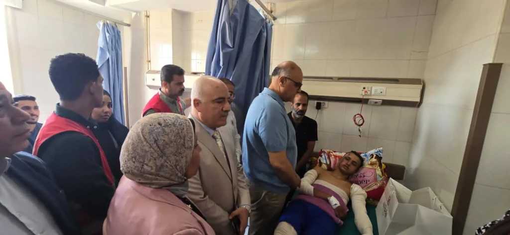 محافظ القليوبية يزور مصاب حريق منطقة الشدية ببنها ويطمئن على حالته الصحية 