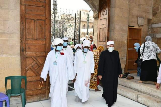 جولة ميدانية للأئمة السودانيين بمسجدي الجامع الأزهر والإمام الحسين بالقاهرة