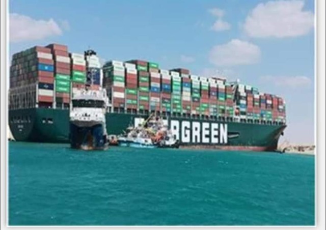 السفينة البنمية إيفرجريفن تعبر قناة السويس بسلام السفينة البنمية إيفرجريفن تعبر قناة السويس بسلام