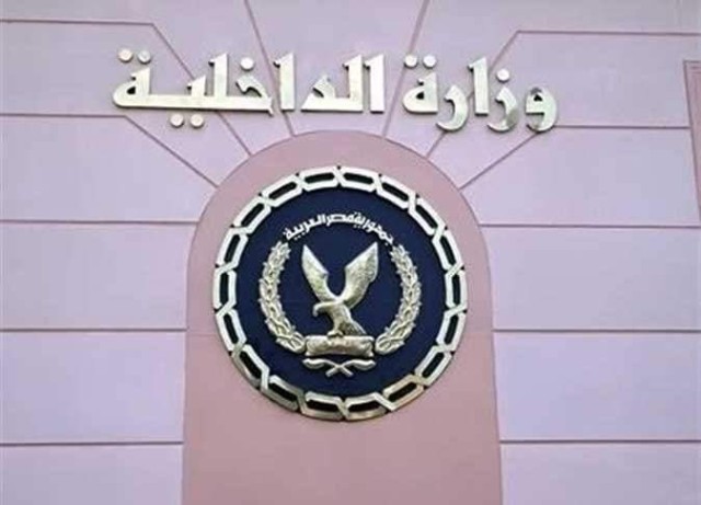الداخلية: ضبط متهم بعد بلاغ سيدة بسحب مبالغ مالية ببطاقة الدفع الالكتروني الخاصة بها
