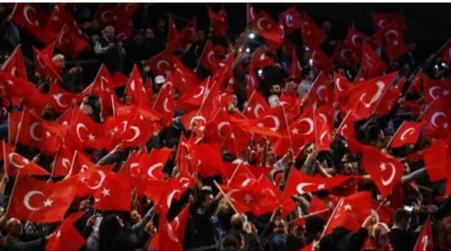 الليرة التركية تنهار والذهب يقفز بجنون الليرة التركية تنهار والذهب يقفز بجنون