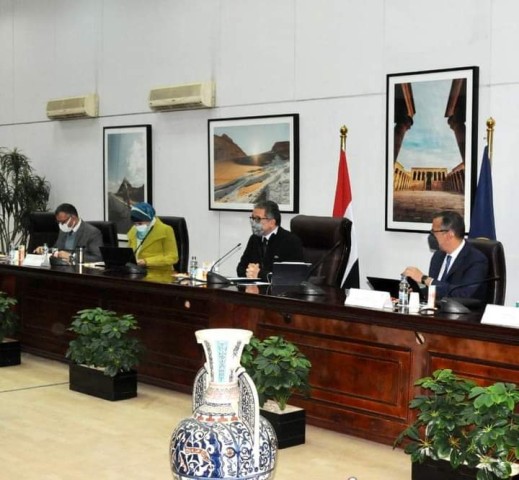 وزير السياحة يناقش استعدادات بدء انطلاق رحلات العمرة للعام الهجري الحالي