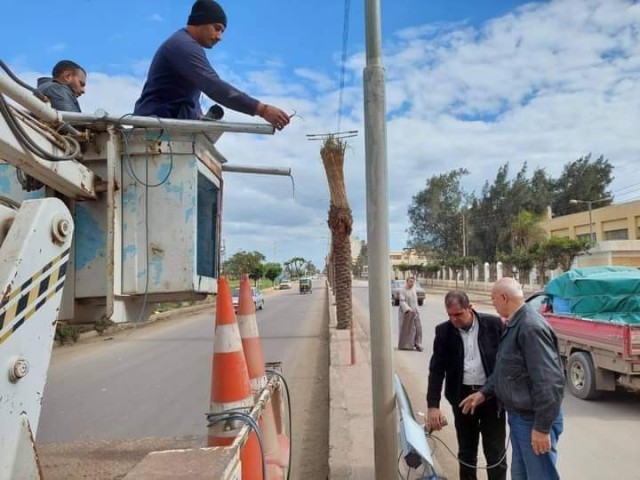 إستمرار العمل بمنظومة النظافة ورفع كفاءة الانارة العامة بدسوق