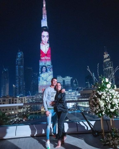 بالصور : برج خليفة في دبي يتزين بـ صور ”جورجينا” صديقة رونالدو احتفالاً بعيد ميلادها