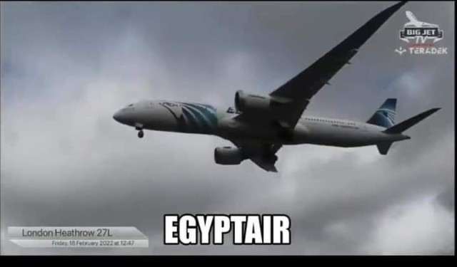 شاهد فيديو : نجاح طيار مصري في الهبوط من أول مرة رغم الرياح الشديدة بمطار هيثرو .. وإشادة عالمية