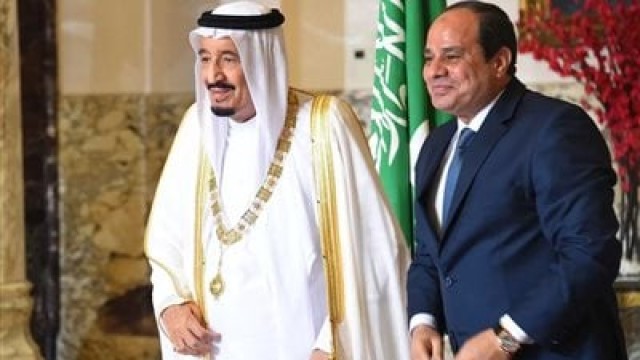 عاجل: الرئيس السيسي يلتقي ملك السعودية في الرياض