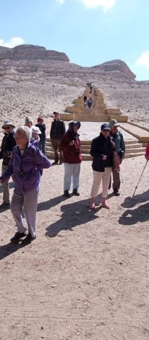 المنيا : وفد سياحي متعدد الجنسيات يزور منطقة آثار بني حسن وتونا الجبل