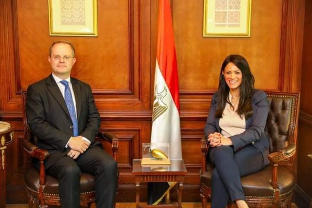 وزيرة التعاون الدولي تلتقي السفير البريطاني بالقاهرة لبحث تعزيز العلاقات الثنائية