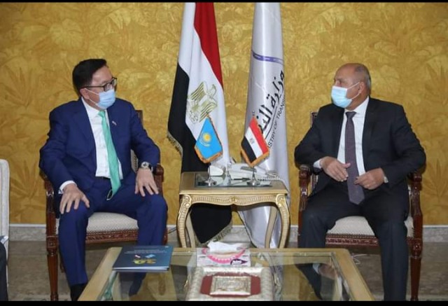 وزير النقل يستقبل سفير جمهورية كازاخستان لدى  مصر 