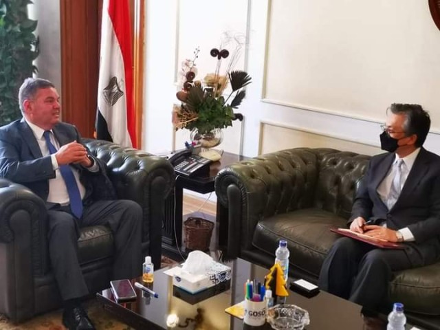 وزير قطاع الأعمال يستقبل سفير اليابان بالقاهرة