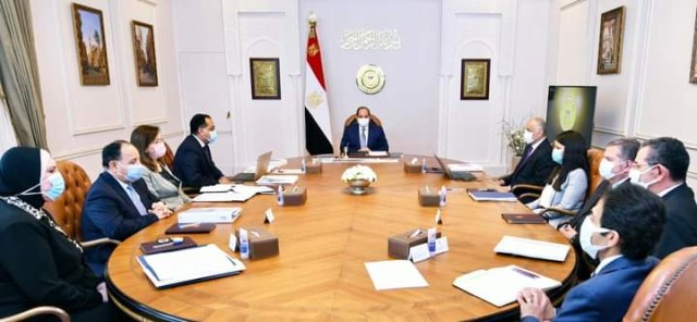 الرئيس السيسي يتابع إجراءات التعامل مع تداعيات الأزمة الاقتصادية العالمية على مصر
