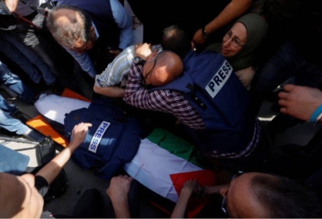 تشييع جثمان الصحفية الفلسطينية شيرين أبو عاقلة