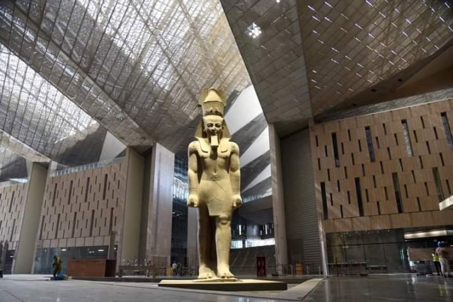 اجتماع تنسيقي في المتحف المصري الكبير استعداداً لافتتاحه