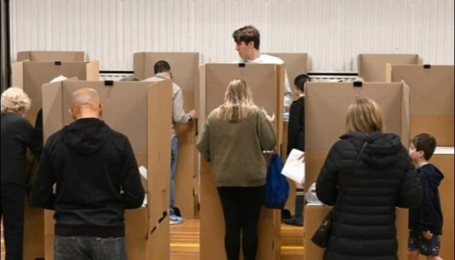 الأستراليون يتوجهون إلى صناديق الإقتراع والإستطلاعات تظهر تقدم حزب العمال