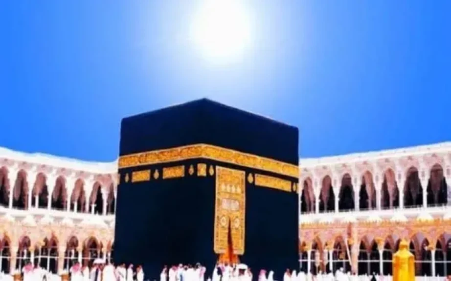 استعدادات متقنة تمهيدا لتغيير كسوة الكعبة المشرفة مع إشراقة العام الهجري