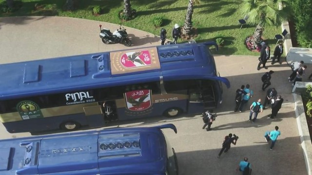 حافلة الأهلي تصل لمركب محمد الخامس 
