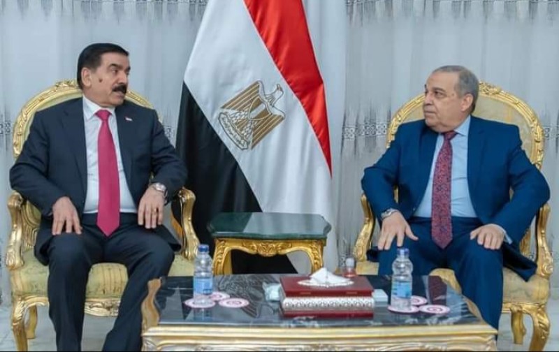 "وزير الإنتاج الحربي" و"وزير الدفاع العراقي" يتفقدان (مصنع 200 الحربي)