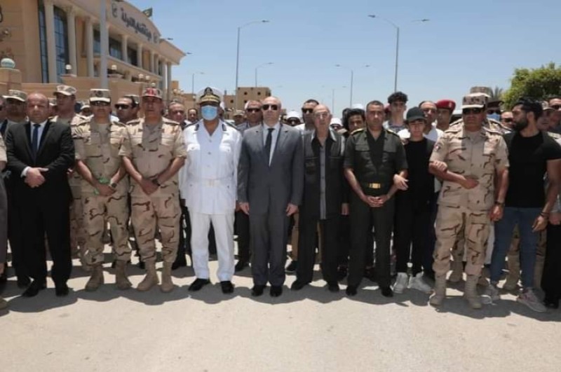 محافظ بني سويف يتقدم الجنازة  العسكرية لشهيد القوات المسلحة العقيد أركان حرب أسامة محمد عبد الحليم 