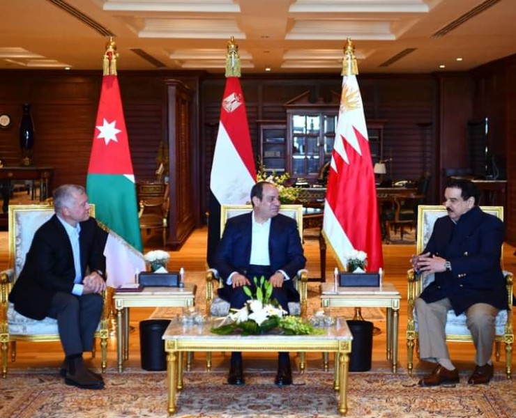 الرئيس السيسي يعقد قمة ثلاثية مع ملك البحرين والأردن