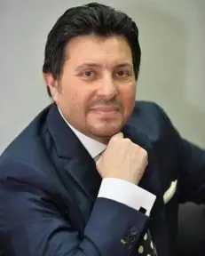 عاجل : وصول جثمان الفنان الراحل هاني شاكر إلى القاهرة  ومراسم الجنازة غدًا