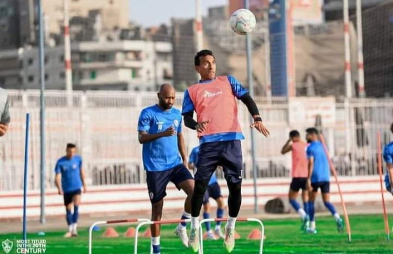 لاعبو الزمالك يحتفلون بعيد ميلاد "عبد الشافي"