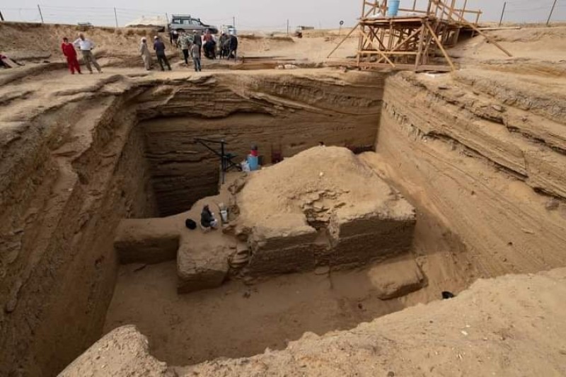 السياحة : الكشف عن مقبرة قائد الجنود الأجانب فى أبوصير، دليل على أول عولمة حقيقية فى العالم القديم