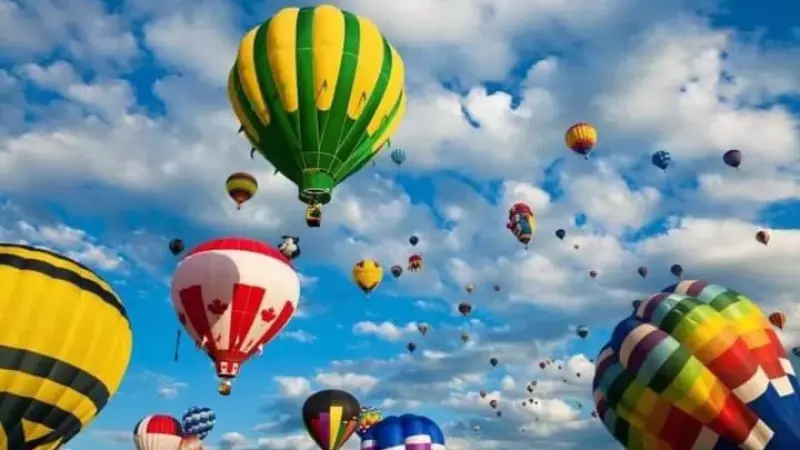 إلغاء تحليق رحلات البالون الطائر بسماء الأقصر بسبب سرعة الرياح