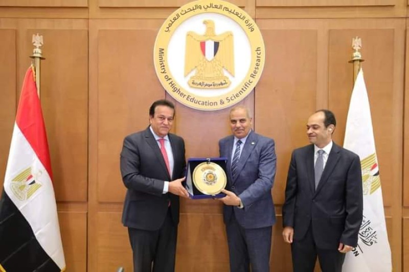 المجلس الأعلى للجامعات المصرية يكرم رئيس جامعة الأزهر