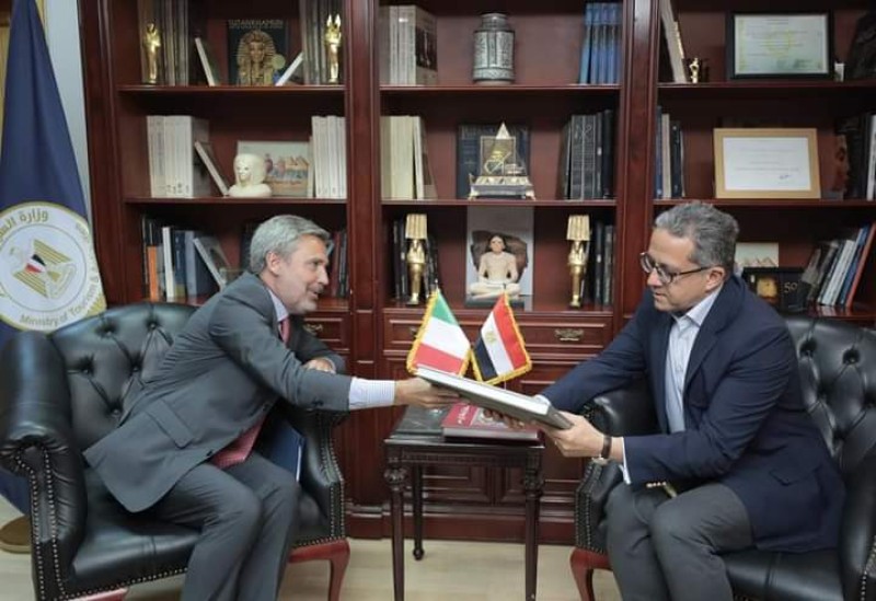 وزير السياحة والآثار يستقبل سفير إيطاليا بالقاهرة 