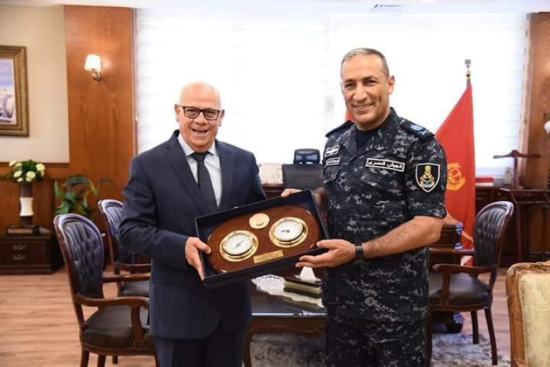 محافظ بورسعيد يستقبل قائد القوات البحرية  