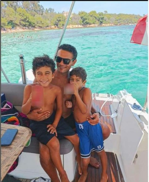  آسر ياسين و أبنائه 