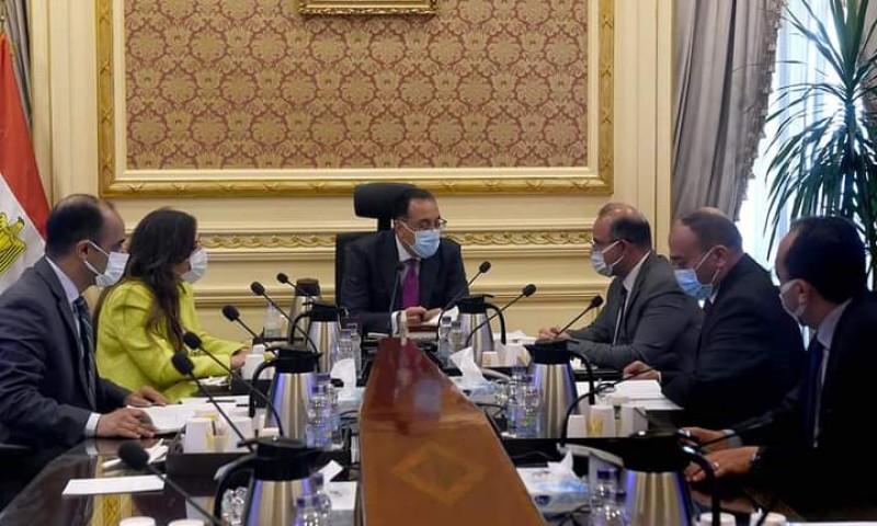 رئيس الوزراء يلتقي رئيس مجلس إدارة الهيئة العامة للرقابة المالية
