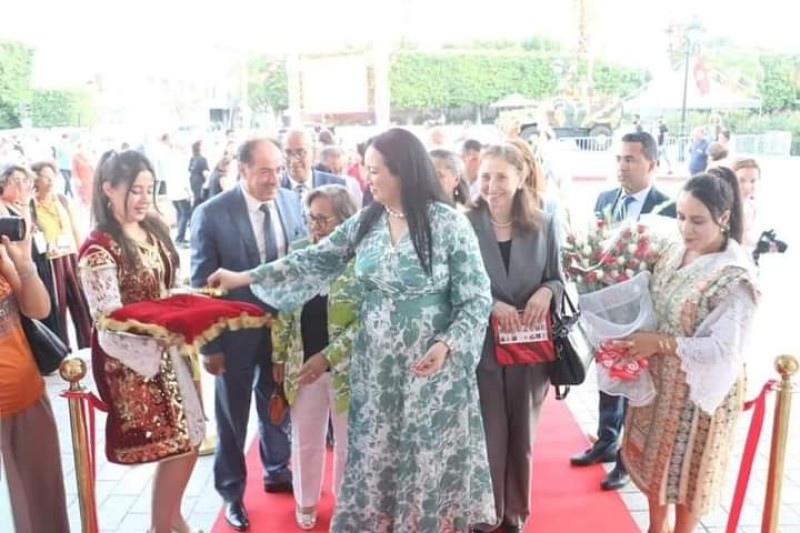 وزيرة المرأة التونسية تفتتح المعرض الوطني للطوابع البريدية ”تونسيات”