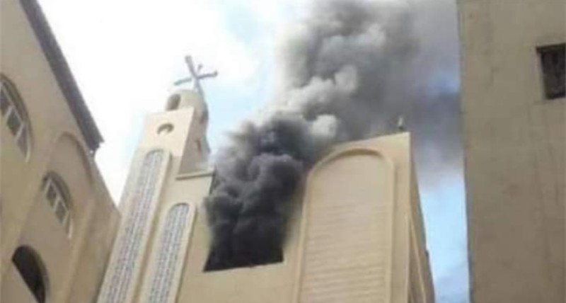 مصرع شخص وإصابة آخرين في حريق كنيسة بإمبابة و”الإطفاء” تحاول إخماده