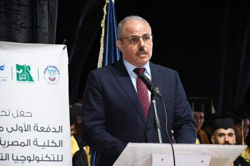 رئيس جامعة قناة السويس 