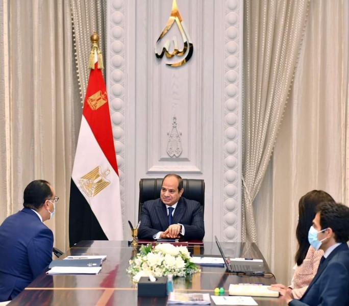عاجل : الرئيس السيسي يجتمع مع رئيس الوزراء ووزيرة التعاون الدولي 