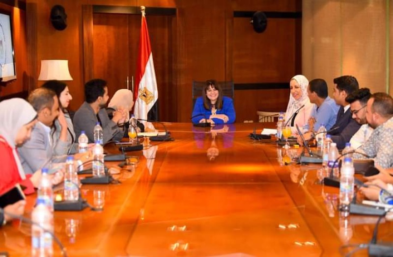 وزيرة الهجرة تعقد اجتماعاً موسعاً بالصحفيين لاستعراض استراتيجة عمل الوزارة 