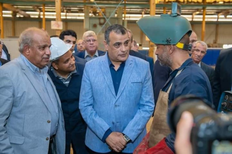 "وزير إلانتاج الحربي" يتفقد شركة "حلوان للآلات والمعدات"