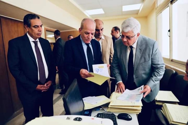وزير التعليم العالى يتفقد مقر مكتب التنسيق بجامعة عين شمس
