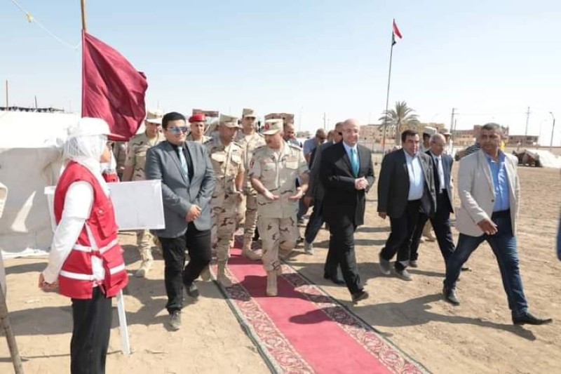 محافظ بني سويف وقائد قوات الدفاع الشعبي يتفقدان مخيم الإيواء  العاجل 