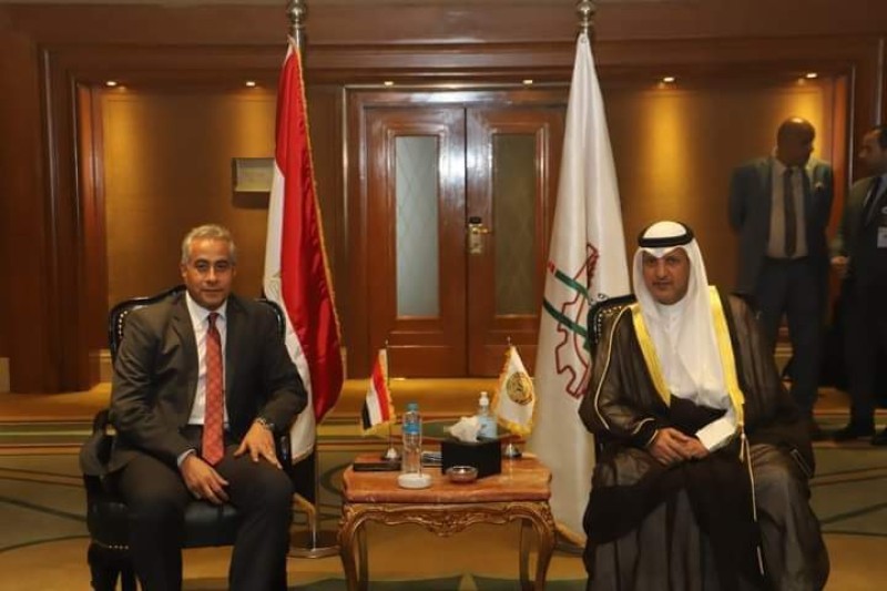 وزير القوى العاملة يلتقي رئيس الوفد الكويتي المشارك في مؤتمر العمل العرب
