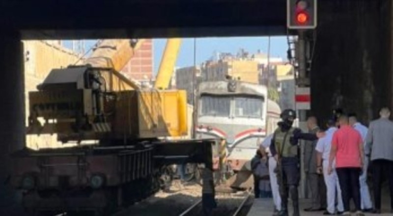 السكك الحديدية تستعين بأوناش عملاقة لإزالة أثار حادث قطار دمنهور