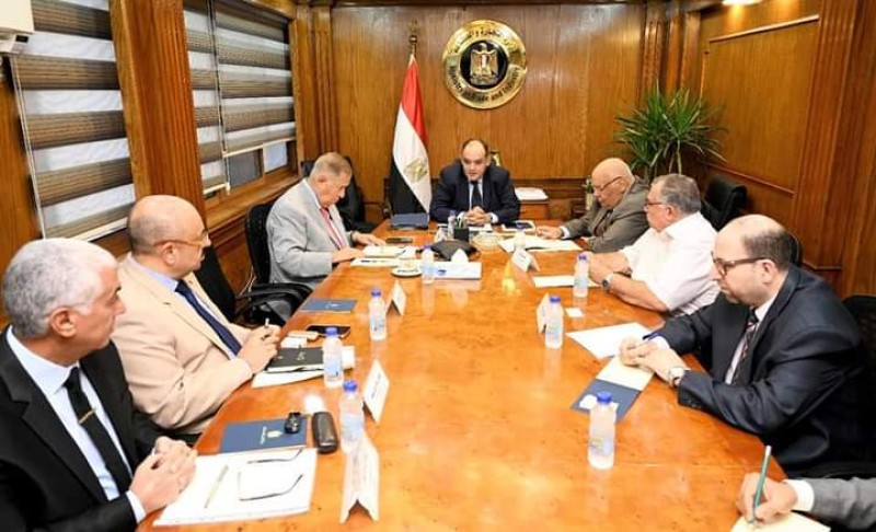 وزير التجارة والصناعة يلتقي بعدد من أعضاء مجلس إدارة الاتحاد المصري لجمعيات المستثمرين