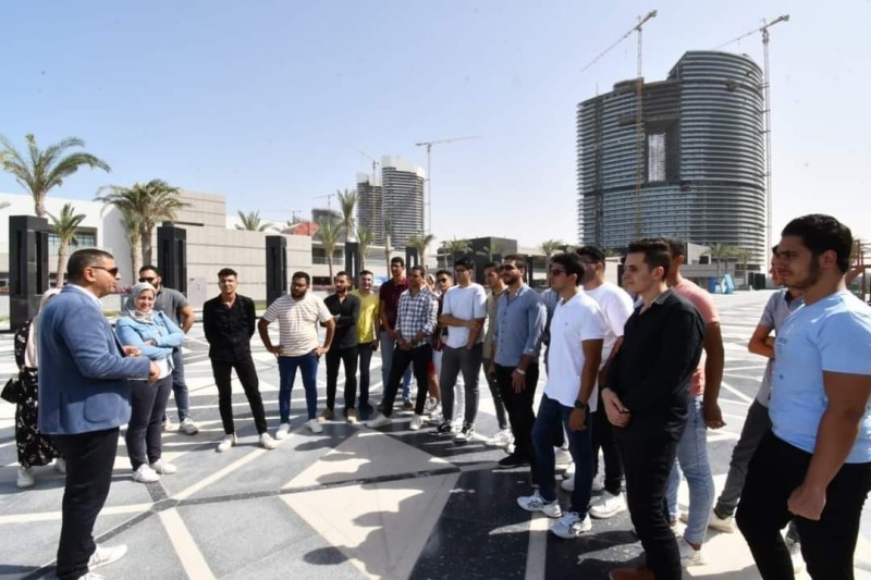 وزارة الإسكان تنظم زيارة ميدانية لوفد من طلاب الجامعة المصرية الروسية إلى مدينة العلمين الجديدة