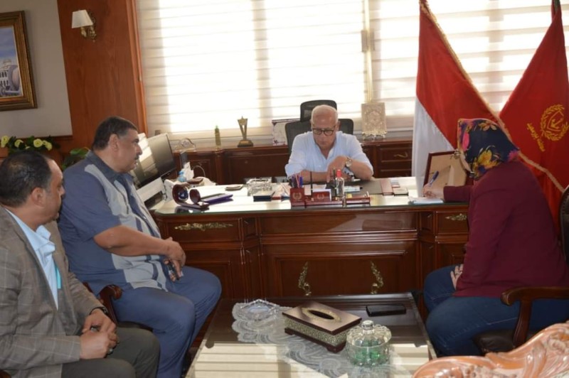 محافظ بورسعيد يلتقي وكيل وزارة التعليم بالمحافظة لمتابعة ٱخر إستعدادات بدء العام الدراسي 