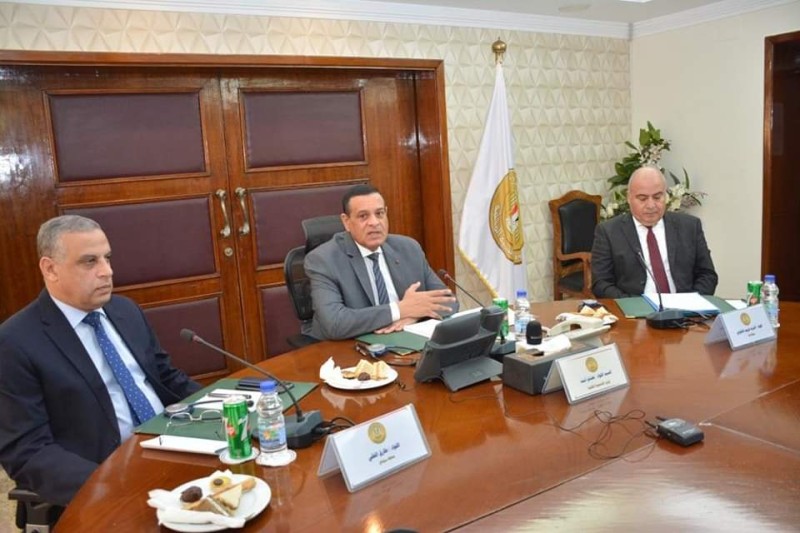 هشام آمنه يتابع مع محافظي قنا وسوهاج مستجدات برنامج التنمية المحلية بصعيد مصر
