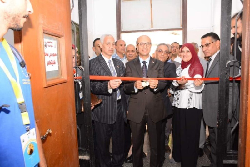 رئيس جامعة أسيوط يفتتح مكتبة كلية التجارة بعد الانتهاء من أعمال الإحلال والتجديد 