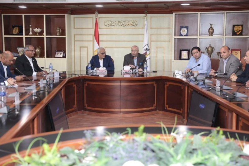 محافظ بني سويف يشهد اجتماع وزير التعليم بمديري إدارات التعليم وقيادات المديرية