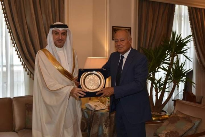 الأمين العام لجامعة الدول العربية يستقبل سفير مملكة البحرين لدى مصر 