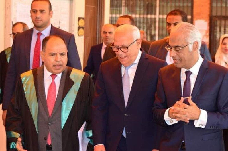 وزير المالية ومحافظ بورسعيد يشهدان مناقشة رسالة دكتوراة ماجستير  بكلية تجارة جامعة بورسعيد